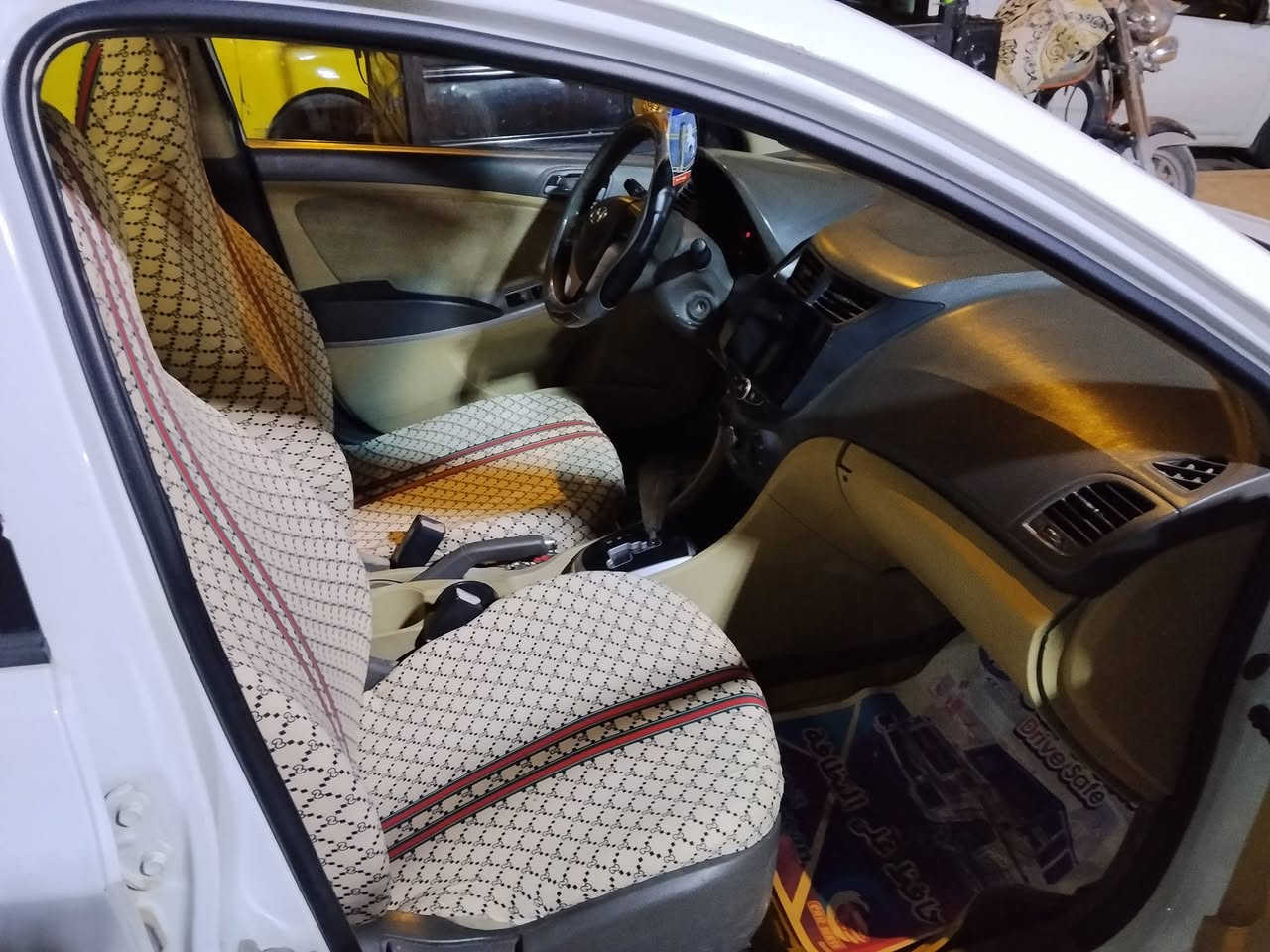 سلام وعلكم اكسنت للبيع موديل 2011 سعر 88ورقه سياره جاهزه تدفه تبريد محرك كير على شرط نجف حي نداء ***********
