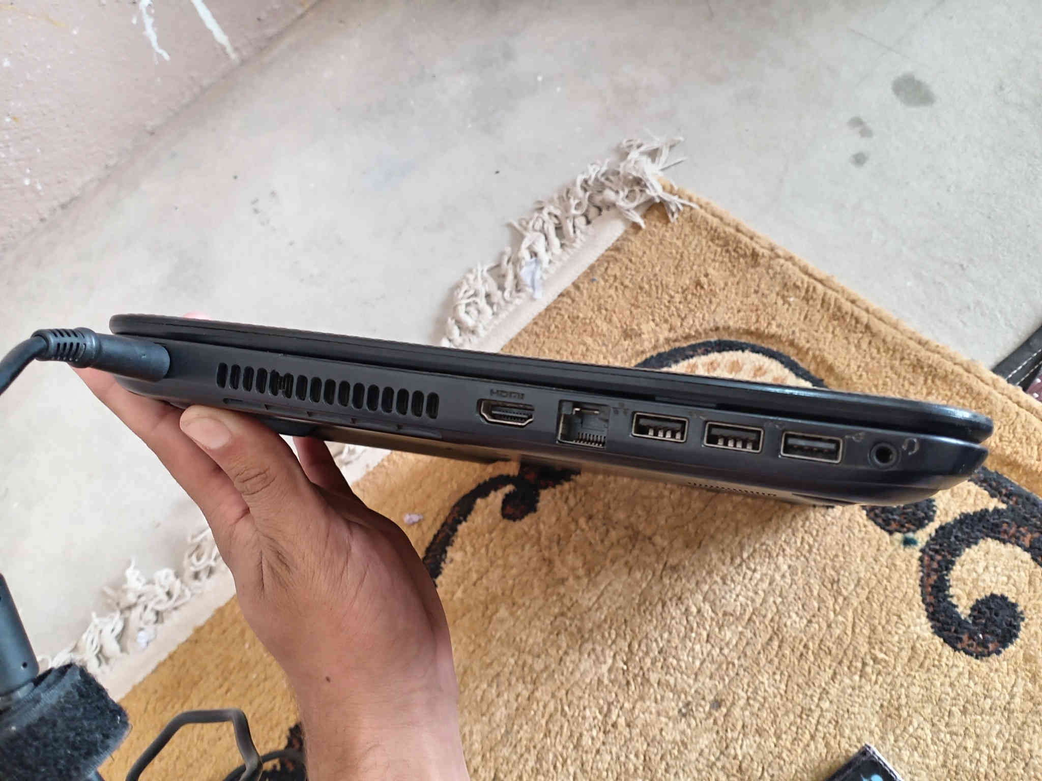 سلام عليكم لابتوب من شركه DELL للبيع سعر 120 الف وبي مجال بس بطاريته يعوزها تبديل يشتغل على الكهرباء
لابتوب من شركة DELL اصلي 
المواصفات:
• شاشة 15.6 إنج Full HD
• ذاكرة SSD256GB قابلة للزيادة
• الرام  4GB+4GB
• نظافة 98%
• تصميم سوبر سلم نحيف ووزن خفيف

• حقيبة هديه
• شاحن  أصلي يدعم الشحن السريع
.  ماوس هديه 
عنواني قضاء مخمور _الموصل 
رقم  ***********
