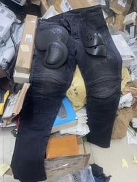 بنطرون دراجات • مع كسّارات