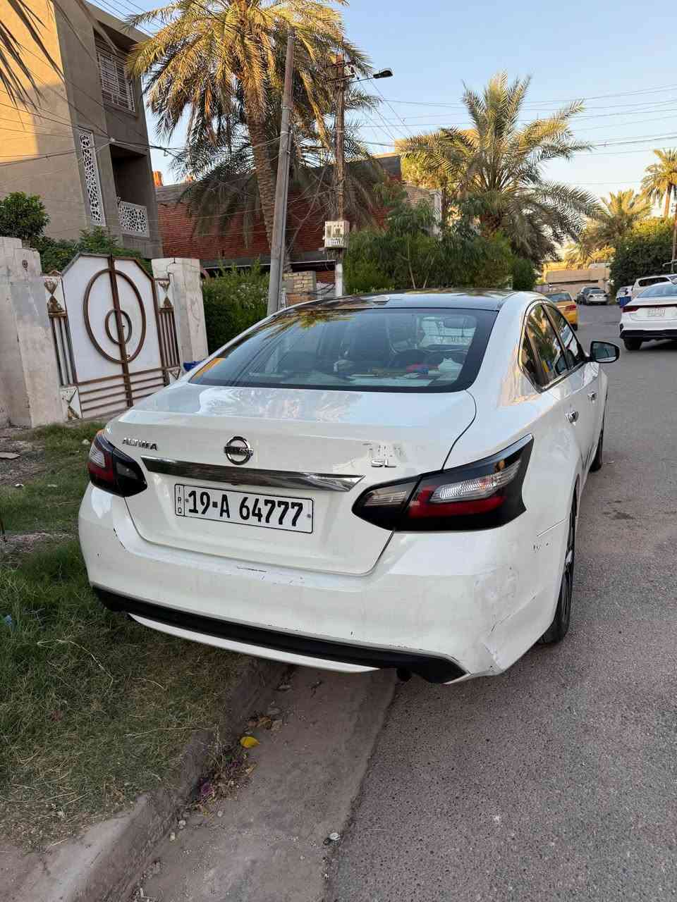 البيع اقساط مقدمه 10 مليون وبشهر 300 الف 
السعر الكلي 17 مليون 
***********
مكاني حي العدل 

نيسان التيما 2018 وارد امريكي 
حادثه شجره واكعه على جاملغ والبنيد 
سونار موجود 

صدر جديد قبل اسبوعين سويته
منظومه تبريد كامله بدلته كله 
مبدل دهن كير ودهن مكينه 
سياره هسه طالعه من ادامه كامله
يعني نقص ما بيه يردله دعاميه اماميه بغداد, العراق

