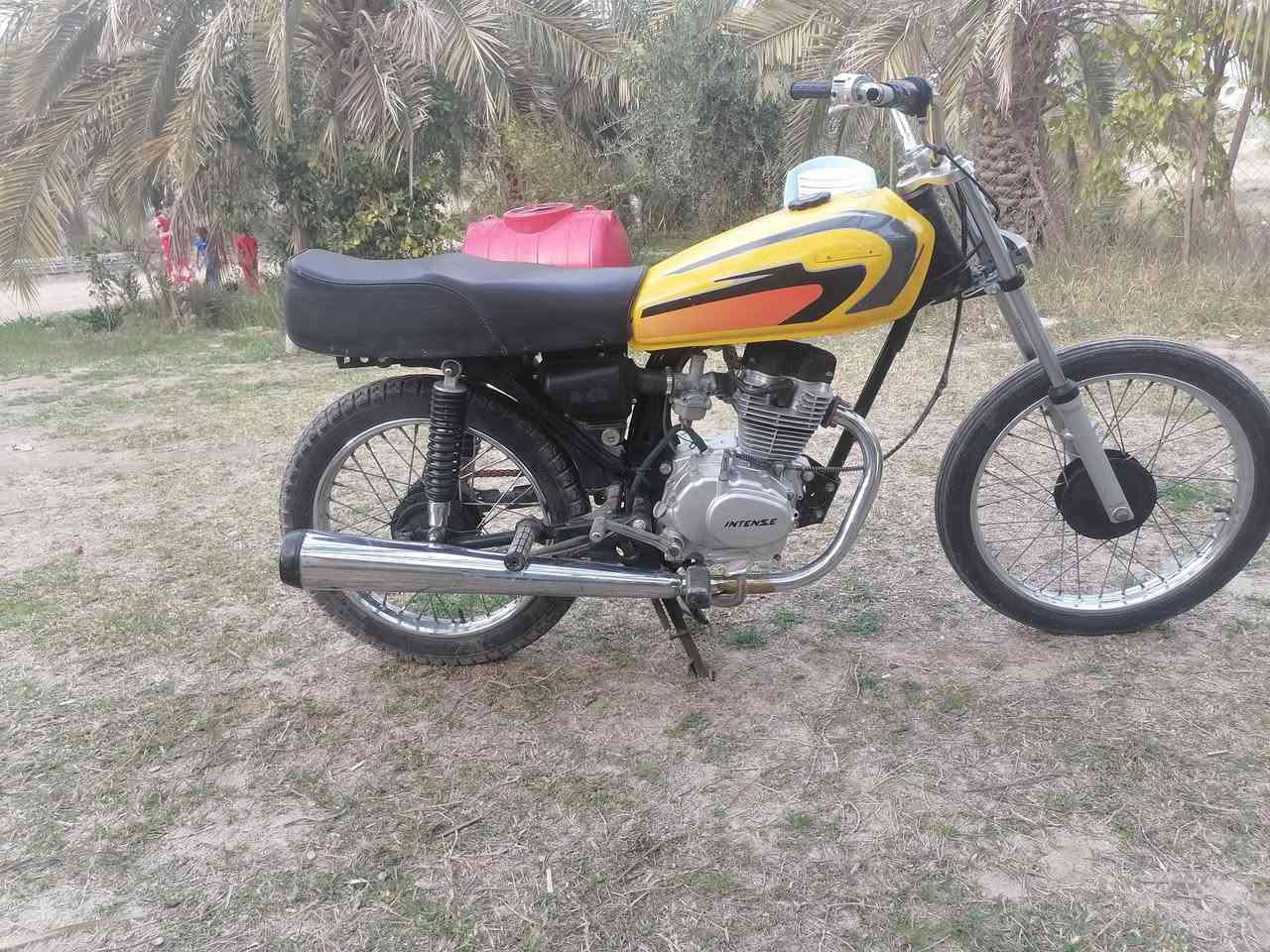 سلام عليكم. دراجه أنتنس مفتوحه ولفات فقط. تعمير كله 25 ما عده المكينه 24.  لا تبخير ولا تنقيص دهن أبدأ مكينه ناعمه كلش شرط شلعه ومعدل الدراجه احلى من الصوره شاهد الله عوزه بس سبايدر الدراجه كلك كلك كلك مكفول من السرقه ناصريه مركز السعر 550 وبيه مجال قليل لشراي *********** بيه وتساب
