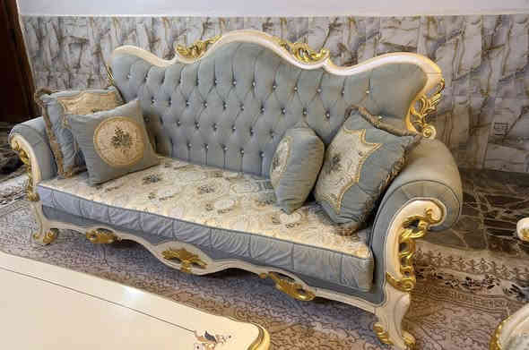 8 مقاعد تركي خشب زان مع طبله وسطيه نظيف جداً السعر ٧٥٠ مكانه المنصور ***********
