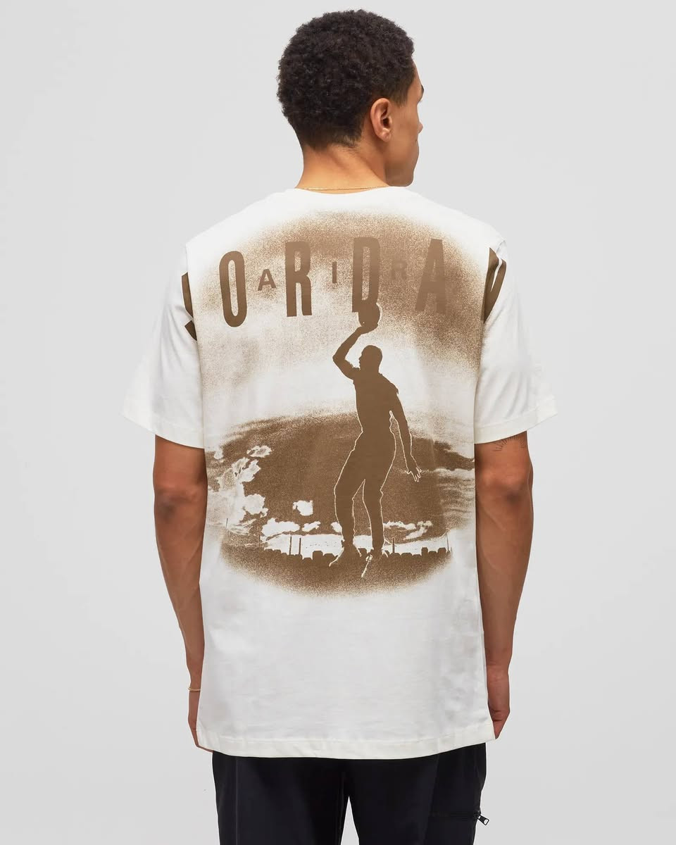 تحفة من جوردن 🔥💣 
قياس L
للطلب والاستفسار مراسلة البيج 
اصلي لا نتعامل بالكوبي 
نضافة 💯💯🥇 
يتوفر توصيل من شمال إلى جنوب العراق 
#جوردن #اكسبلور


**إذا كنت صاحب هذا الإعلان وتريد حذفه لأي سبب، رجاءا أرسل رسالة إلى الدعم الفني**