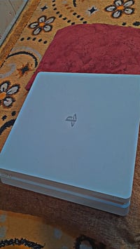 بلي 4سلم ياباني الذاكره500 الاغراض الي ويا جوستكات ثنين واقراص فيفا17....