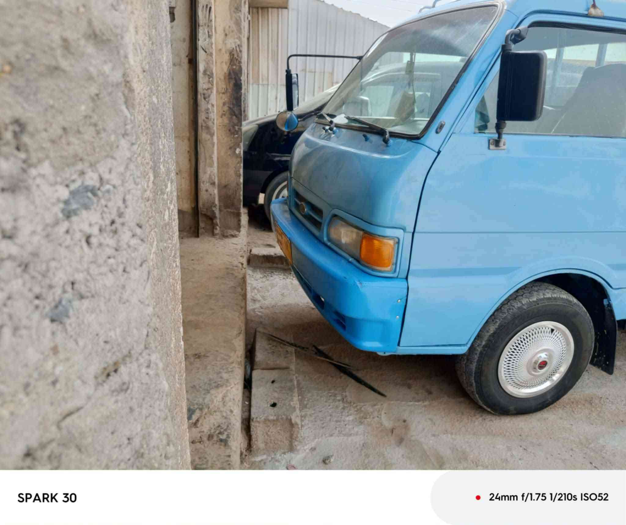 سلام عليكم كيا بنكو موديل 1996 رقم ميز ،1998 رقم قادسيه بدي مالته 8 جنكال مال كيه فحل تخم تاير 13محور   سنويه فقدان  بيه راعيه موجود  بكان فلكت سلمان باك سعر 40 بيه مجال حك جيه شراي يتصل ***********
