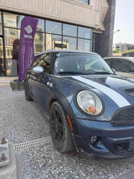 يا الله السلام عليكم مني كوبر موديل 11 اس اعلى فئه بدون حادث ولا صبغ ولا تبديل كله بلادي كشر وكير ومكينه تو كلر تجي وبالسنويه رصاصي غير محدد دبل لكزوز مري شفت كير سبورت وعادي واوتو شفتات فول تحكم ستيرن بصمه مري شفط سلايدين كشنات جلد ودتفئه بالكشنات مطعمه الياف كاربون بلادي بوب ودشبول جكمجه ضاهريه ومخفيه سماعات هارمن كادرن حته بالتكم واناره متغيره ٧ اللوان مكينه ١٥٠٠ تربو تبريد منضومه جديده ومنضومه مي جديده السياره على ايدي صارلهه كم سنه عندي  نقصهه شريط ستيرن والصدر نص عمر كل التفاصيل ذكرتهه واسف على الاطاله سعرهه ٨٥ بيهه مجال بسيط بيع او مراوس مكاني يرموك ٤ شوارع مقابل نيكس ليفل  *********** والسياره بسمي بغداد
