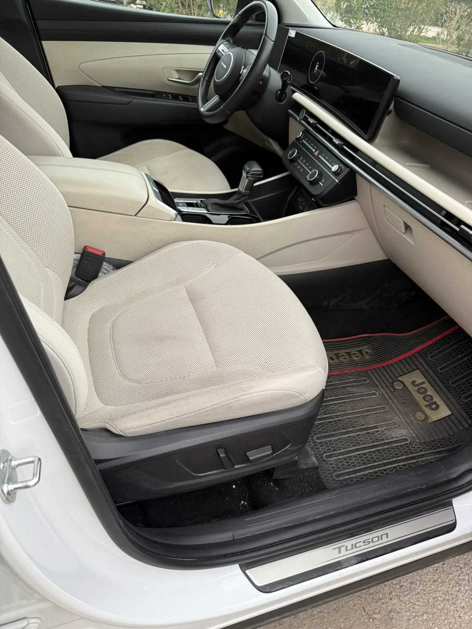 :

—

🚗 للبيع توسان موديل 2025
🎨 تو كلر
📍 الماشي: 30 ألف كم

✨ السيارة بدون صبغ
❄️ بيها بارد خفيف بالبنيد

🔥 فول مواصفات:
🪑 كراسي تبريد
⚡ كراسي كهرباء
📦 صندوق كهرباء
🛞 جنوط ويل 19

💰 السعر: 225
📝 الورق جاهز
🤝 بيها مجال للتفاوض المعقول

📍 المكان: بغداد – زيونة
📞 ***********
