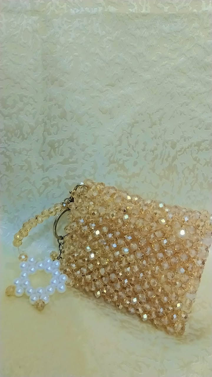 من كولكش العيد 
نفذ حسب الطلب من خرز كريستال زجاجي 
الحجز العيد مفتوح
يوجد توصيل لجميع محافظات العراق وداخل هيت


**إذا كنت صاحب هذا الإعلان وتريد حذفه لأي سبب، رجاءا أرسل رسالة إلى الدعم الفني**