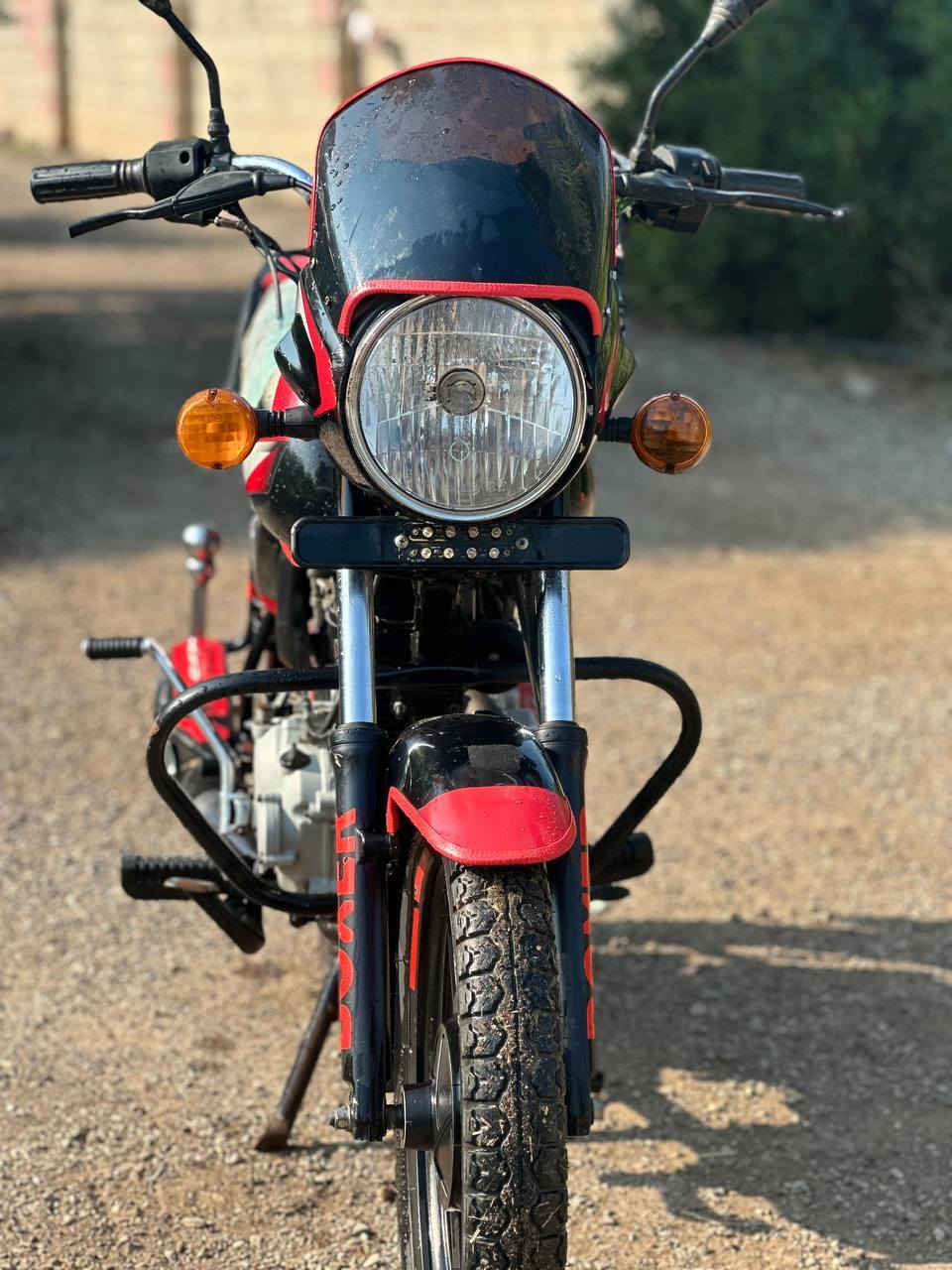 سلام عليكم  بوكسر  ٢١ أوراق موجوده   المكينه  مبدل بس بستم   والباقي خير من الله  كله شغاله   اريده مراوس  ب دايوان  حتلو بدون أوراق  بس نضيفه ***********
