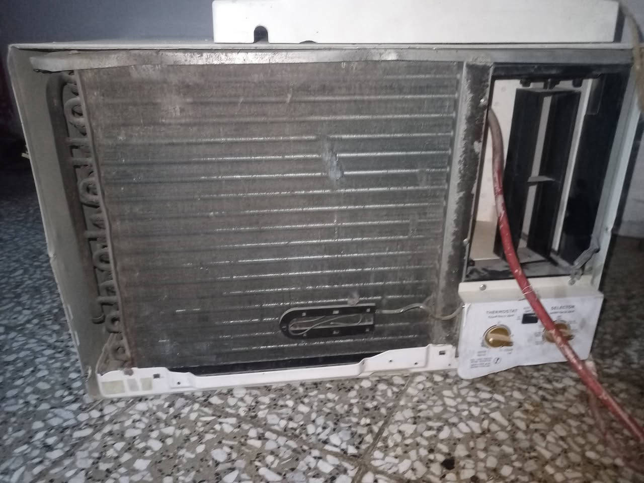 سلام عليكم مكيف وبيت مكيف للبيع يشتغل كلشي ما بي السعر 200 الف مكاني كوت زين القوس ***********
