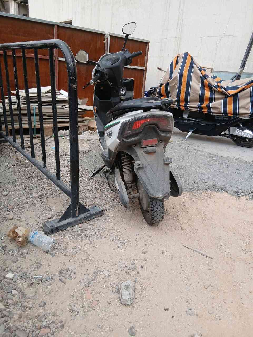 دراجه شحن تمشيك ٤٠كيلو بل شحنه لوحده ٦بطاريات دراجه نضيفه مابيه اي نقص كامله مكاني للمنصور مقابيل مول بابلون سعره ٦٥٠للستفسار ***********
