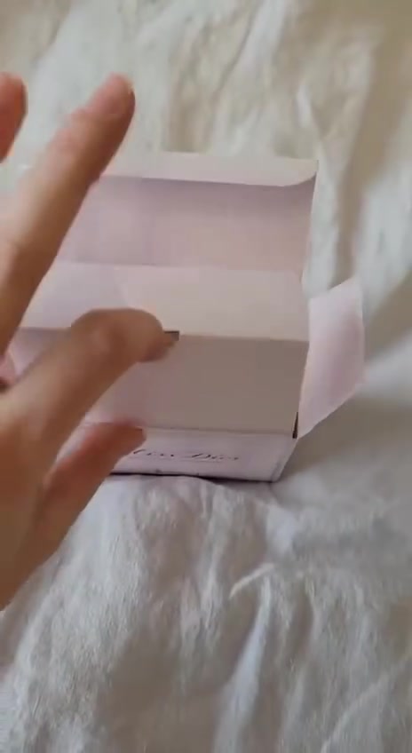 ‏Miss Dior Eau de Parfum
عطر مس ديور للنساء❤️‍🔥🥹

العطر النسائي الاكثر طلباً 💋
والاكثر شهرة والاكثر مبيعاً 🌸
عطر مس ديور من من أهم العطور النسائية فمنذ عرضه وهو يتمتع بشهره واسعه فى سوق العطور ، يمتاز هذا العطر بعبيره ورائحته الساحرة والجذابة حيث يجسد العطر الأنوثة الطاغية المفعمة بالنشاط والحيوية ، ننصحكم دائما بإقتناء هذا العطر المثالى والجذاب حيث أنه ملائم لجميع الأوقات ، يأتى ميس ديور بزجاجه أنيقه ذات تصميم جميل ، رائحة عطر ميس ديور ثابته وتدوم طويلا.
🌸🌸🌸🌸🌸🌸🌸🌸🌸🌸
السعر13 الف فقط 
🚘 يوجد خدمة توصيل لجميع محافظات العراق ٤ الاف🚘


**إذا كنت صاحب هذا الإعلان وتريد حذفه لأي سبب، رجاءا أرسل رسالة إلى الدعم الفني**