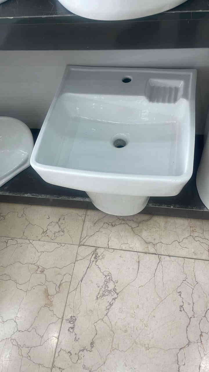 تم وصول حاوية مغسلة توتا الأصلي 
قياس 55 و قياس 50 وقياس 43
اشكال موديلات مختلفة جميع الاحجام 
والموديلات السعر 15750 الف دينار فقط 
سعر المغسلة السوداء والرصاصي قياس 50 السعر 23 الف فقط  
***********
