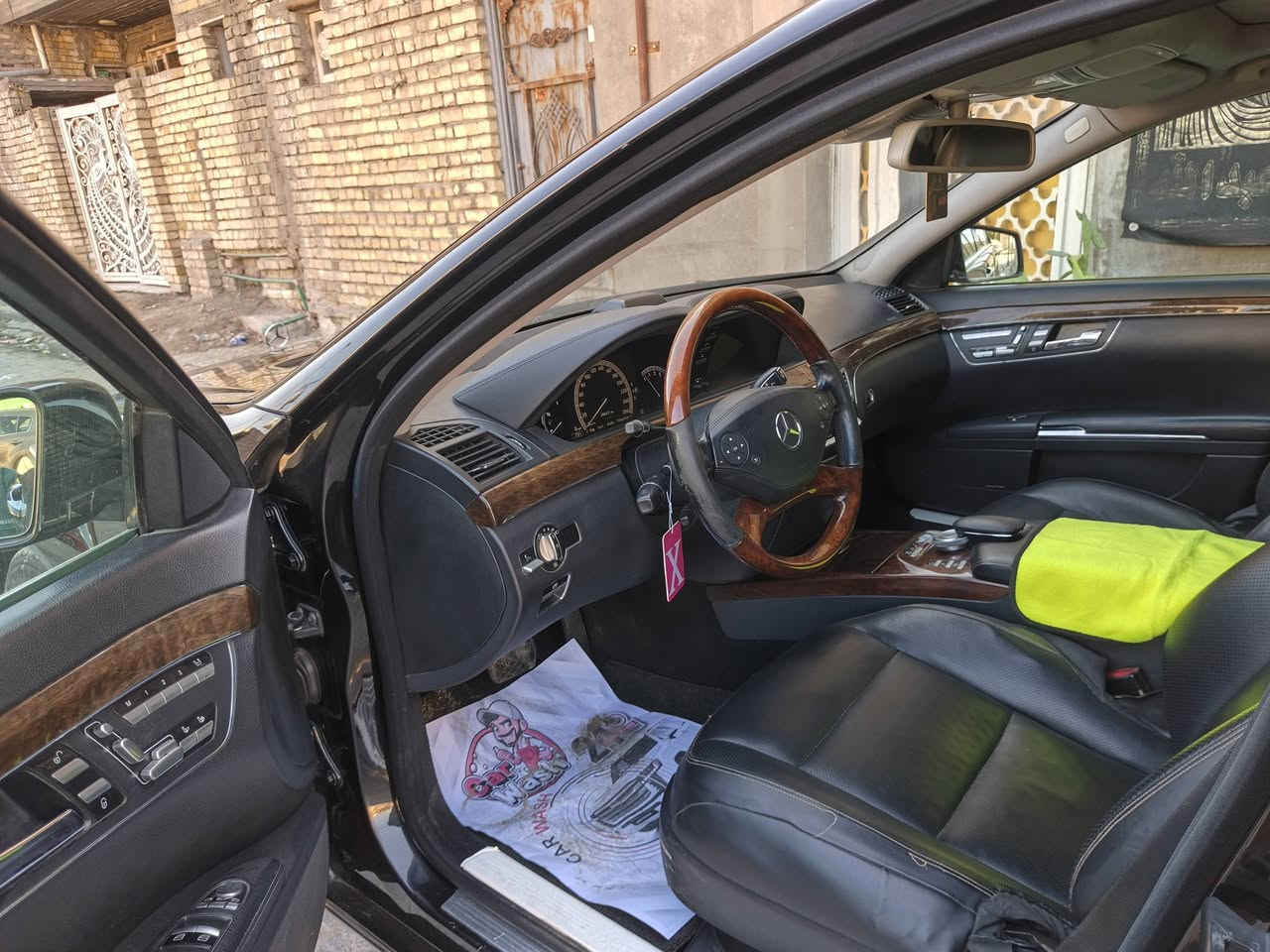 السلام وعليكم مرسيدس اس للبيع موديل 2010   وارد الالماني فول مواصفات سلايت روف طكتين خمس بردات خلفية كهرباء أربعة جام كهرباء أربعة ابواب شفط وجنطة شفط تحكم ستيرن جهتين ستيرن كهرباء كشنات كهرباء كشنات تدفئة تبريد امامية وخلفية ناظور ليلي لايتات زنون مكينة وكير و حدادية مكفولة نوزلات جديدة فيتبم جديد السيارة جاهزة صبغ قطعتين فقط باقي مكفولة غرفة جديدة لون اسود السعر ٢١٠ الاستفسار *********** مكان السيارة بغداد رقم السيارة سليمانية
