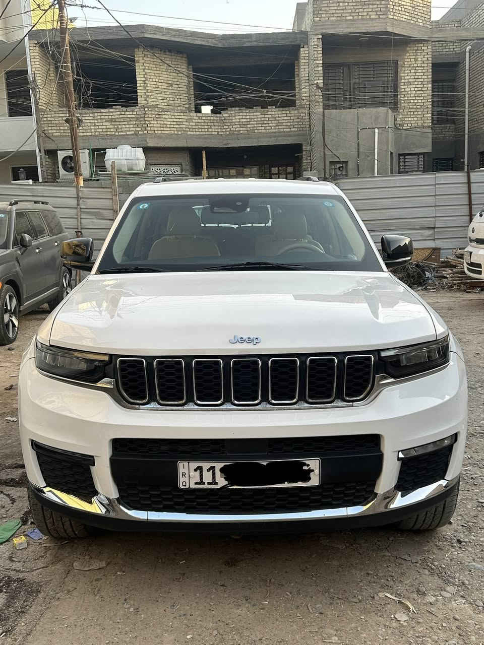 سلام عليكم
جيب لمتدد   2022 
وارد امريكي . لون ابيض 
رقم بغداد

 ماشيه 85,000 كيلومتر 

المواصفات :

* دفع رباعي 4x4 . 
* تحذير النقطة عمياء ⚠ .
* شاشه كبيرة 
* نظام الخرائط (GPS) .
* ستيرن كهربائي . 
* المصابيح الأمامية زنون .
* كشافات الضباب زنون .     
* تشغيل عن بعد .
* صندوق كهربائي ..
* حفظ وضعيات الجلوس (ميموري) . 
* المقاعد الأمامية كهرباء
* المقاعد الأمامية تدفئة .
* المقاعد الخلفية تدفئة 
* حساسات أمامية . وخلفي
* تدفئة ستيرن . 
* المصابيح الامامي..
* مانع تصادم خلفي .
* محدد سرعة 
* نظام التشغيل والاطفاء الاوتوماتيكي ( Auto Start System ) .
* نظام بريك اوتماتيكي ( Auto Break System )
* اناره داخليه متغيره
* جنطه كهرباء
* داخل بيجي
* لدات امامي وخلفي
* تحكمات ستيرن فول
* شاشه اعطال
* كير ماوس
* اربعه انظمه قياده
* رادار 
* وباقي المواصفات المعروفه 

مكان السيارة بغداد   
سياره جديده وجاهزه من كلشي واي نقص مابيها عدتها وارضياتها كلها وياها
السعر 29,500$ وبيه مجال 
رقم شاصي 1C4RJKBG6N8555716

***********
