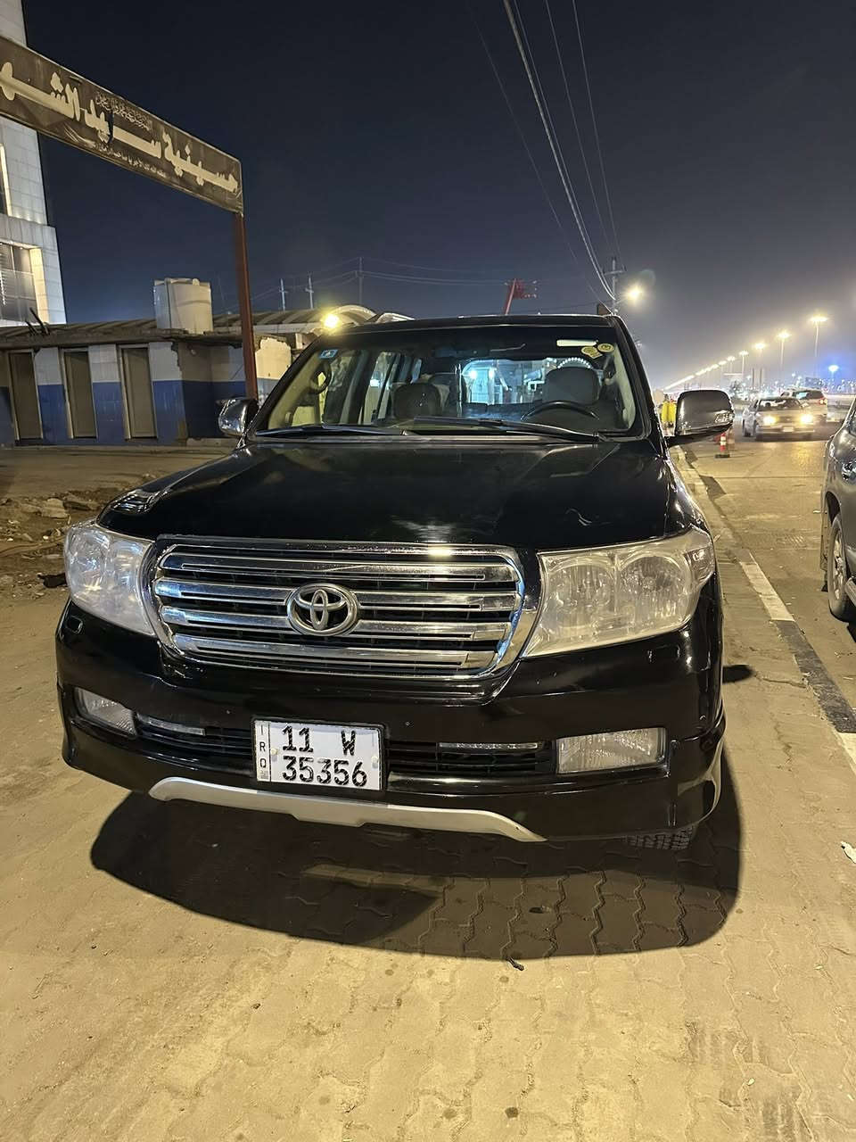 لاندكروزر VXR 2011 بيها شبرين صبغ وبارد قليل السعر 325 وبيها مجال قليل مكان السياره البصرة اتصال ***********
