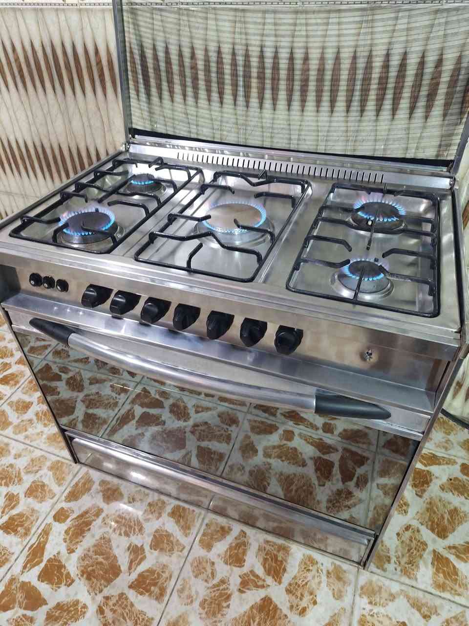طباخ يونفيرسالسعر 240 بي مجال مكان ابودشير وكو توصيل *********** بغداد, العراق
