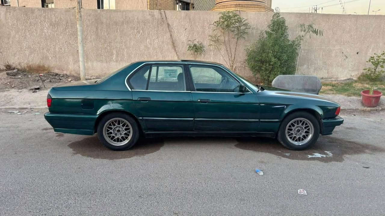 السلام عليكم بي ام حجم 735 موديل 93 كير جديد + محرك + تبريد مضبوطات لامراوح ولا خربطة  كشرتها مصبوغة عام سلايد شغال تنتة وغرفة مو نظيفة كهربائيات شغالة صدر نص عمر 

السعر 38 قفل بدون عملة تحويل ثاني يوم رقم وهزة جدد

موجودة يومية من ساعة 10 الى ساعة 8 زيونة شارع الربيعي 

رقم ***********وتساب
