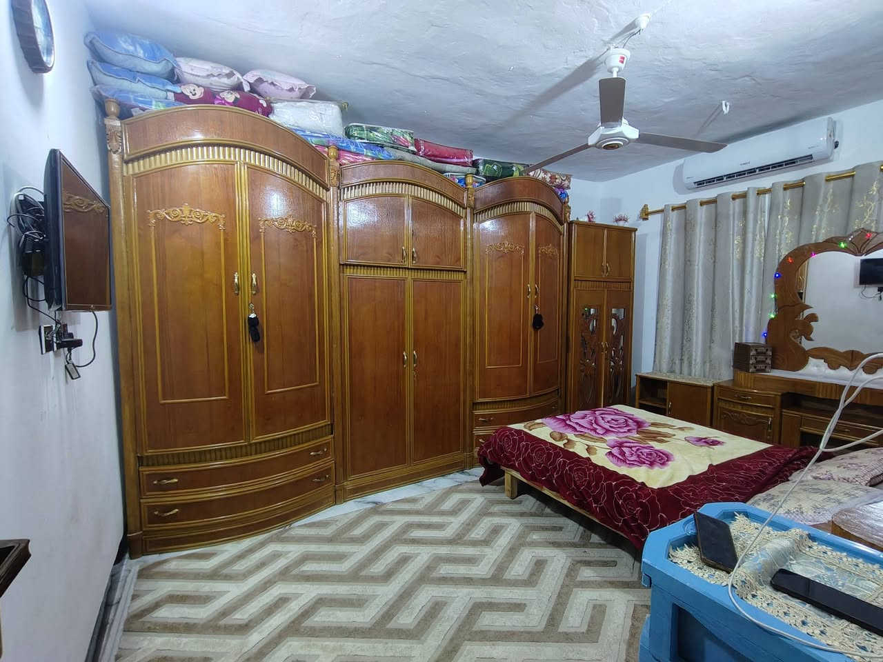 سلام عليكم غرفة للبيع تزكام مو سوكي نضيفة كلش مكانهة كوت لسعر مليون وبيهة مجال رقم الهاتف *********** مامتواجد علة الفيس
