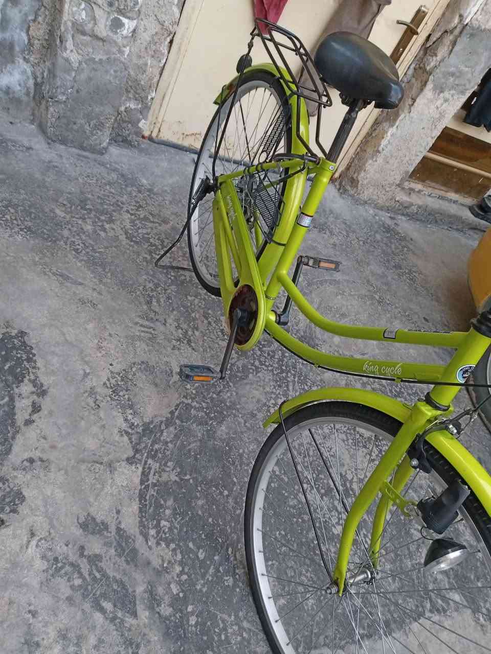 سلام عليكم شباب بايسكل بناتي للبيع حجم 26 البايسكل نظيف بايسكل اين قسم ابي كامل المكان بغداد الشعب السعر خاص البايسكل بلادي اتصال على هذا الرقم واتساب ورصيد *********** 🧿🧿
