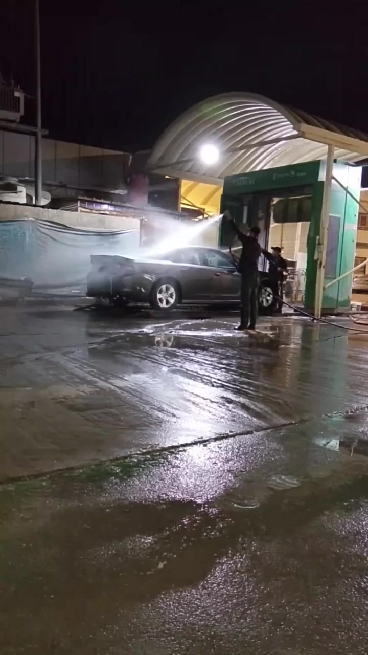 سياره للبيع شارجر 2017 مقفوله حداديه مكينه وقير ***********
