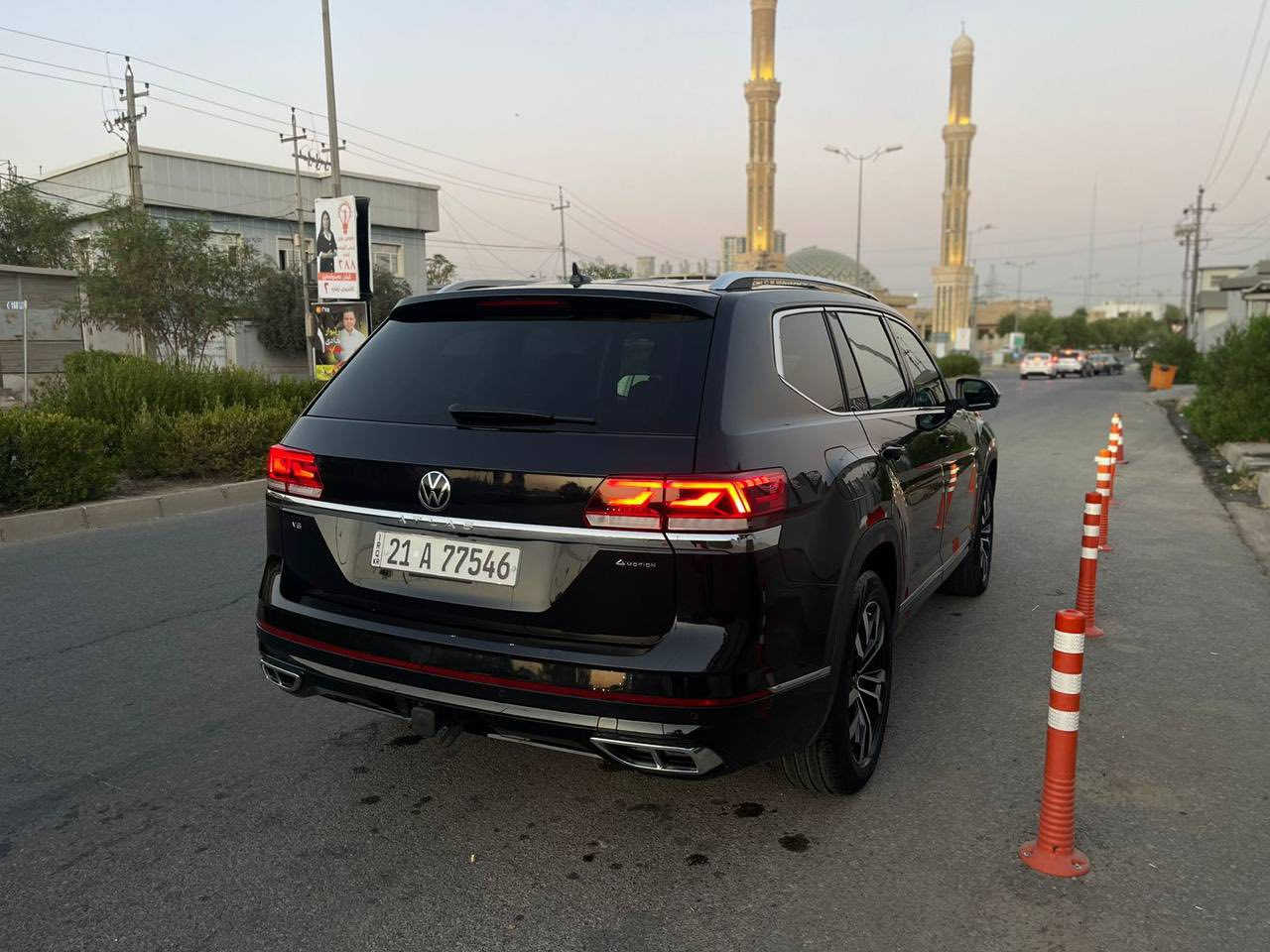 فولكس واکن أطلس 2023 ✅
SEL Premium R-line

سعرها ادخل ع رابط https://t.me/carssofiraq/15195

🔹 وارد أمريكي
🔹 أعلى فئة SEL Premium R-Line
🔹 محرك V6 سعة 3.6 لتر
🔹 دفع رباعي AWD
🔹 قير أوتوماتيك
🔹 7 ركاب

✨ المواصفات:
 • باكيت R-Line كامل
 • فتحة سقف بانوراما
 • شاشات ديجيتال
 • نظام ملاحة
 • صوت Fender الأصلي
 • مقاعد جلد كهرباء (تدفئة + تبريد)
 • رادار، المحافظة على المسار
 • Blind Spot
 • كاميرات 360
 • تشغيل بصمة
 • باب خلفي كهربائي
 • جنوط R-Line

🎨 الصبغ: 1 قطعة فقط
🆔 رقم الشاصي: 1V2FR2CA7PC512717
مكان أربيل 
واتساب ***********
.
.
🚗اعرض سيارتك ع اقوى قناة تلكرام للبيع و شراء سيارات ادخل ع رابط 
👇👇
https://t.me/carssofiraq
