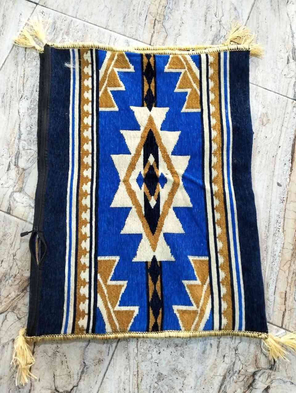 وجه مخدة ثقيل ديكور كلش راقي فخمامة 
سعر الزوج ب5 فقط
العنوان التحرير دور الجاهزة مقابيل محل كرزات حمودي يوجد توصيل ***********
