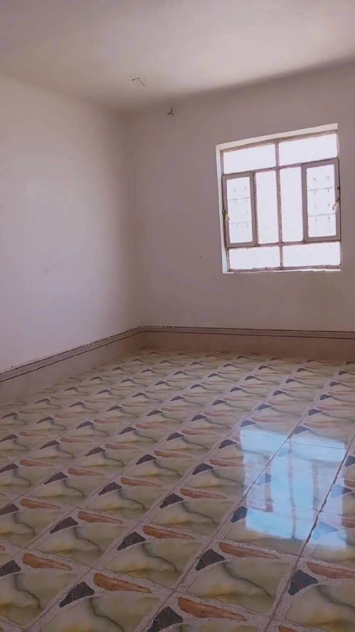 مساحة البيت ٢٣٠ متر بيع مستعجل ورخيص 
السلام عليكم اللهم صل على محمد وال محمد بيت للبيع طابو زراغي سند ٢٥وبسبب الوعود الكاذبة نزلنا سعر البيت مكان الحمزة الغربي حي بابل خدمات فول خط ذهبي قريب على شارع تبليط الحلة الجديد بناء جديد طابقين ٤ غرف نوم واستقبال ومطبخ وصحيات بيت كامل من داخل نقص لبخ خارجي سعر ٦٥ مليون سعر ٦٥ مليون جيران ذهب منطقة روعة ومكان هدوء وبلعافية للشراي رقم صاحب دار ***********وبلخدمة أهلا وسهلا تعالو وشوفو البيت مع حديقة جميلة مزروعة تين وزيتون مع شجرة  نبك تفاحي ونخل شكر وعنب تحياتي لكم
