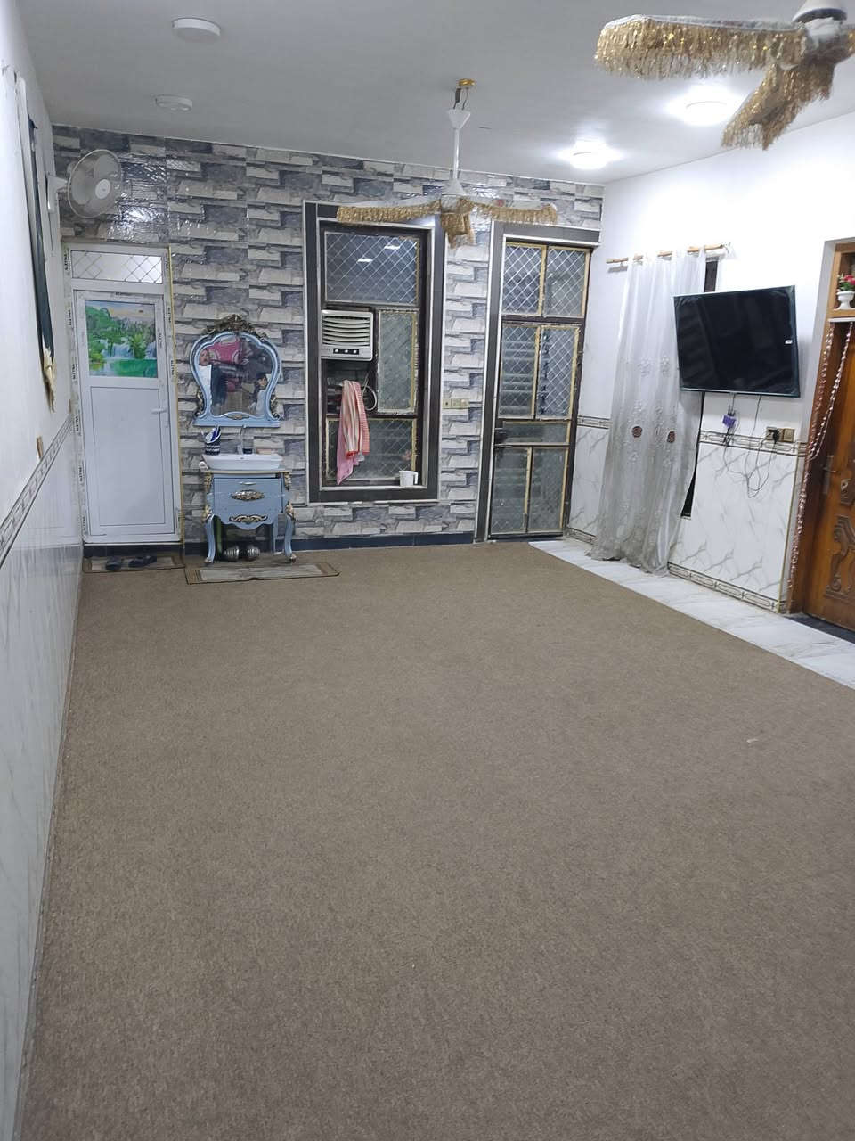 البيت للبيع طابو صرف 106 متر بل سوك شارع المساحه البيت تجاري دولان ثلاث طوابق سعر على الاتصال ***********
