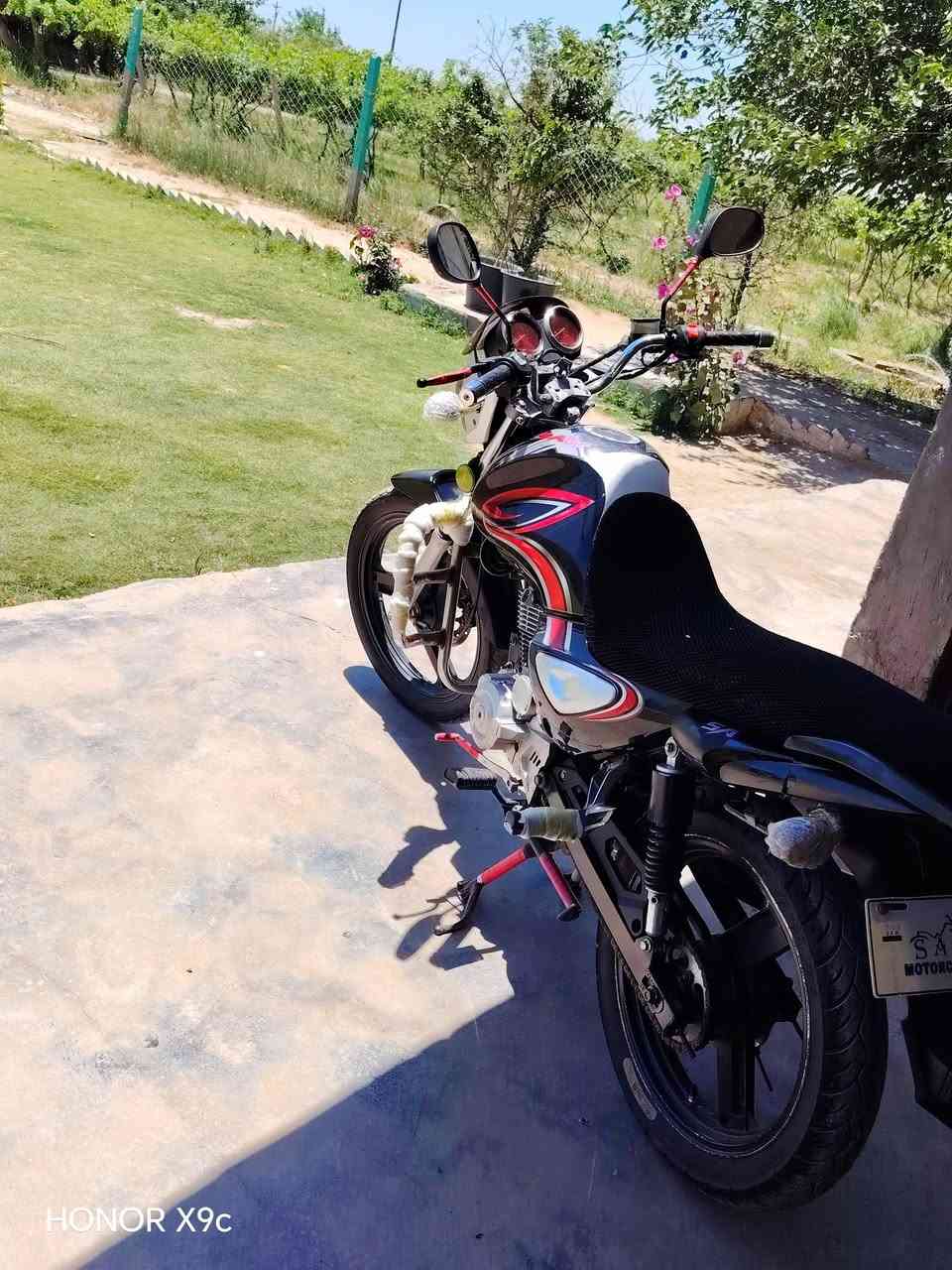 للبيع الاسود موديل 20 محرك 200 بلادي اسباني ما محطوطه عليه اوراقه كامله جاهز والابيض موديل 21 محرك 200 اسباني ما محطوطه عليه السعر الابيض 950 والاسود 850 رقم تليفوني ***********الثاني***********
