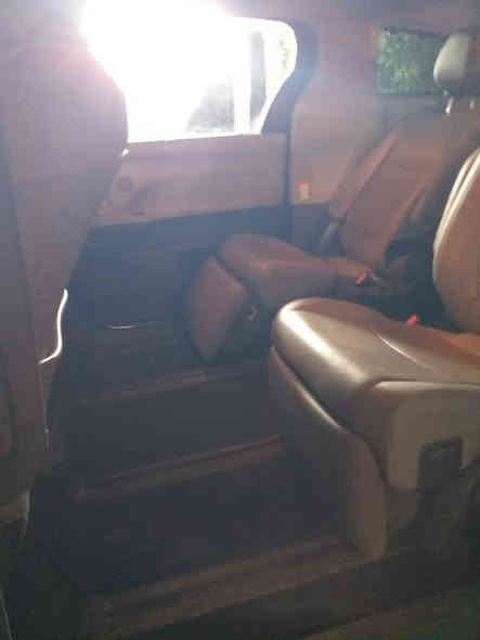 السلام عليكم للبيع او للمراوس تيوتا سينا 2023 لميتد وارد أمريكي لون الداخل رصاصي بصمة فتحة سقف بيبان كهرباء حساسات امامي خلفي وجانبي وباقي الموصفات معروفة السعر 260$$$ وبه مجال بسيط للأستفسار ***********، ***********
