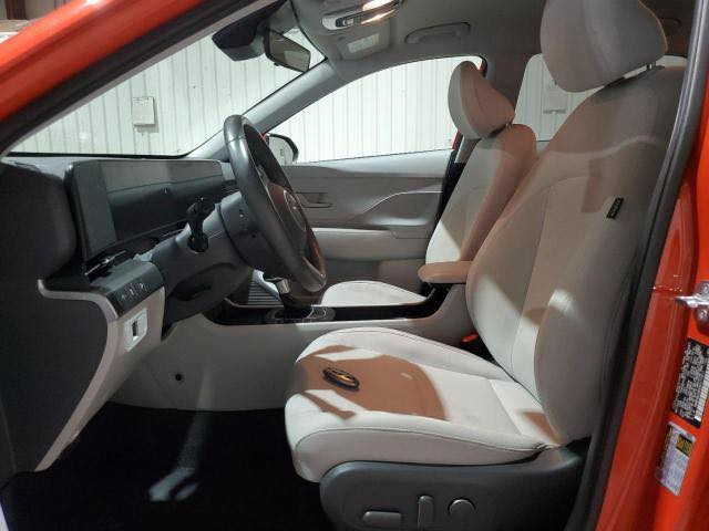 HYUNDAI KONA 2024 SL
‎السيارة بيها ثلاث قطعه بدون دواخل 
‎                     (مواصفات) 
‎ 🔷 بصمة وتشغيل عن بعد  + بوب بصمة

‎🔷شاشة كبيرة + دشبول متصل الكتروني

‎🔷كشن كهرباء   

‎🔷ويل كب  كروم 

‎🔷لد امامي نهار بك  لايت لد 

‎🔷 حساس اطارات مانع انزلاق + كروز سرعة

‎🔷 رادار امامي وخلفي وجانبي فول 

‎🔷 تحديد مسار قياده آلية + اشاير بالمري 

‎🔷 شاشة تدعم ابل كار بلي وشاشه اعطال 

‎‏‎🔷 كاميرا دوارة

‎‏‎🔷 رادار امامي جانبي خلفي

‎وباقي الموصفات المعروفه للمودي

‎‏‎سعرها 168 ورقه ومجال 

‎📌‏‎ اربيل-عيراق

 ***********   

‎واتساب متوفر
