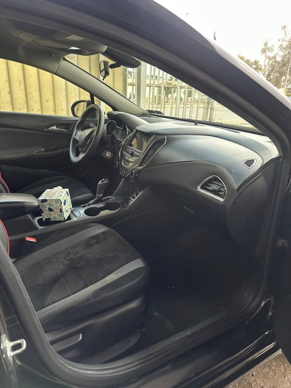 السلام عليكم
شوفر كروز 2019 اسود
مواصفات LT
شاشة وكاميرا دوارة 
رقم جديد الماني كربلاء باسمي
حادثها مثل ماموضح بالصور وهنا صارت بيها طخة بالدعامية الخلفية وشوية جوة الرقم 
صبغ دعاميات ومنطقة الرقم فقط
والبنيد مبدل ومامصبوغ 
ماشية تقريبا 180 الف كيلو
كفالة كير ومحرك
السعر 90 $ وبيها مجال
رقمي ***********
