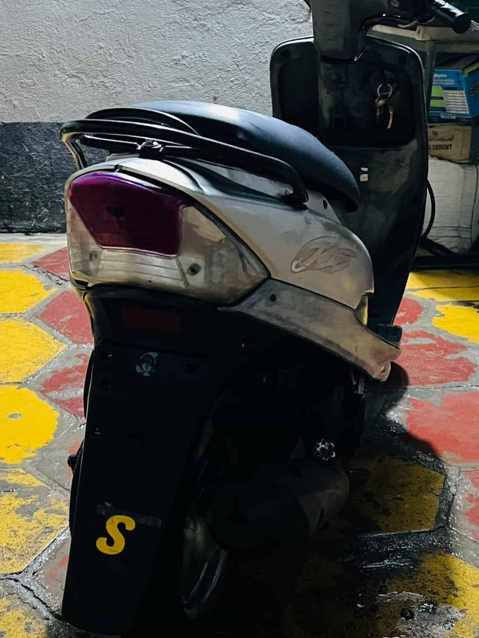 السلام عليكم

ماكس منغولي للبيع بوشة49

جاملغ الامامي مالتها موجود 

دراجة مال بيت حلوة ونظيفة

السعر 500وبيها مجال المكان حله

مركز المدينة الاستفسار والتفاصيل على الرقم***********
