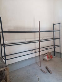 يوجد رفوف محل للبيع ثلاث قطع للبيع تواصل على الرقم الواتس 07706103801