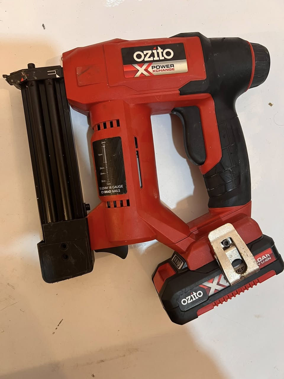 سلام عليكم مسدسات ملبسات وبسامير عدد ثنينن  + منعمه اوزيتو تريد كامل او فارغ موجود اطلب السعر رح يجيك بلتعليقات وشكرا


**إذا كنت صاحب هذا الإعلان وتريد حذفه لأي سبب، رجاءا أرسل رسالة إلى الدعم الفني**