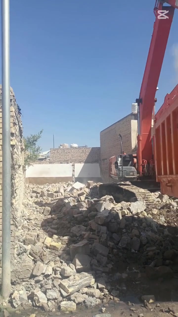 تفليش دور بنايات 
يوجد تراب دفان قطع 
مكان القاسم 
***********
