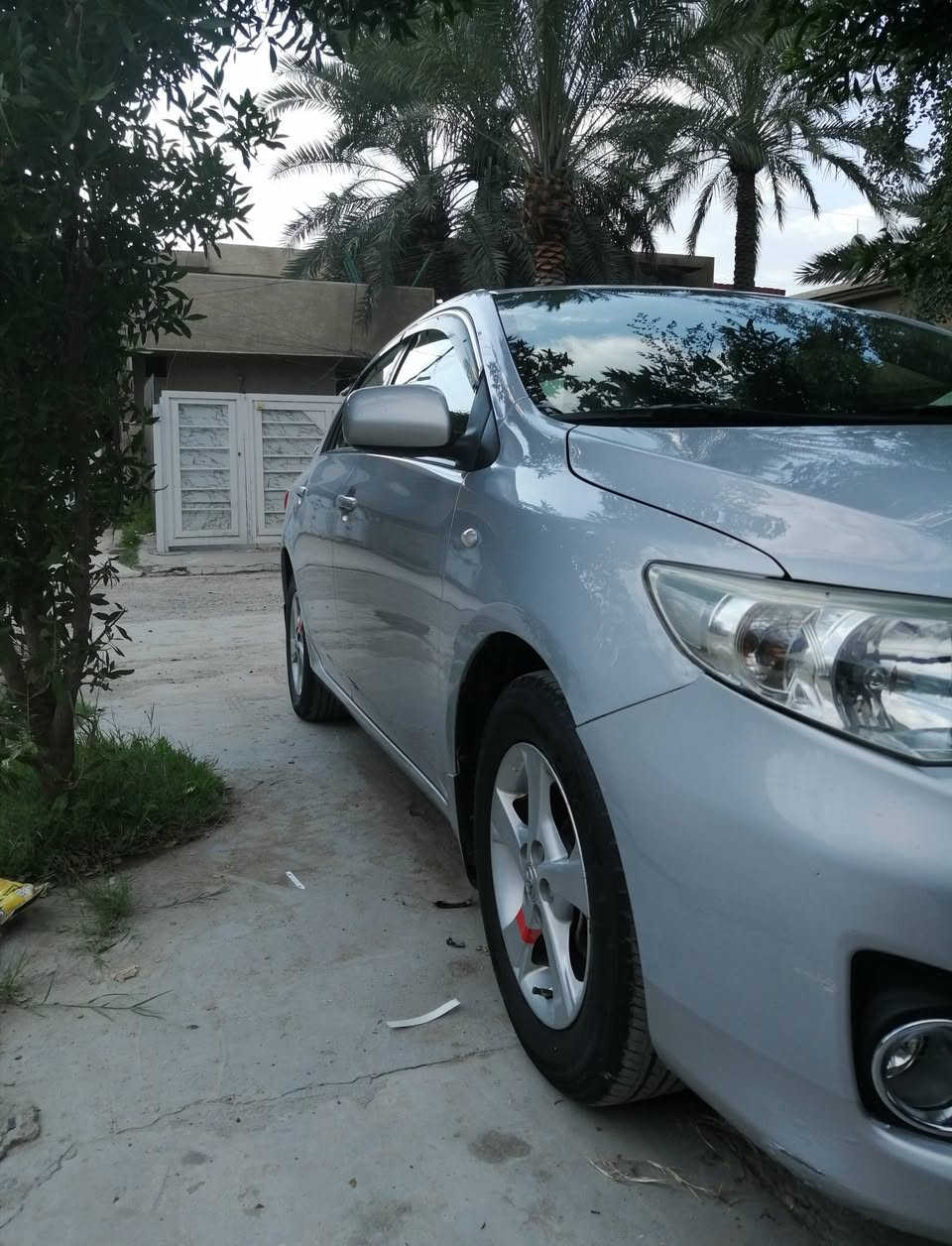 كورولا  ٢٠١٣ خليجي مكفولة من الصبغ بيها طخة بالباب مال السائق السعر ١٣٢ العنوان بغداد العامرية ***********
