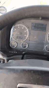 السلام عليكم . مان بريفان فول موديل 2012 مكينه 480  تك سوبر بدون بخار او صرف . عربانه كرون موديل 2012  دنكير مارسدس . السياره جاهزه مابيها نقص. سبلت شغال تبريدها شغال هزه جديده العربانه محجر جاهز تخم تاير ... السعر   340 وبيها مجال حك الجيه . الاستفسار اكثر ***********. العنوان خانقين
