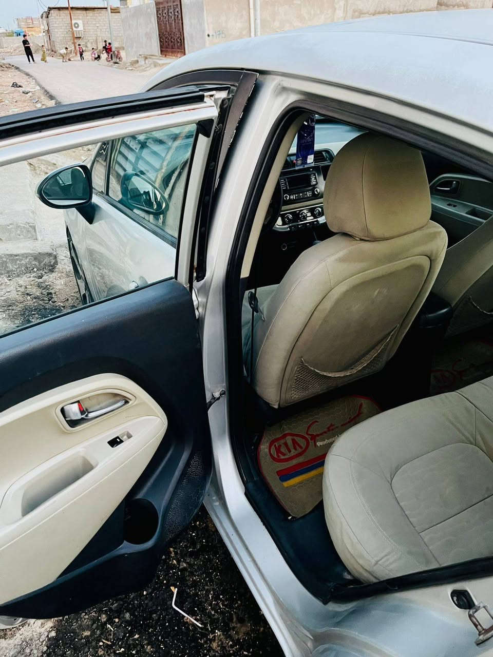 كيا ريو 2012 خليجي كير مكينه 1600 قطرتين 
حداد 90% تخم تاير ويل كب كروم تبريد شغال سنويه لل 27 رقم بصره تحويل ثاني يوم مكفولة صبغ تبديل ضربه 
0783595217
...............
واتساب *********** البصرة, العراق
