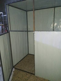 هذا قفص حديث ومتين متعدد الطبقات مناسب لتربية الطيور أو الحيوانات الصغ...