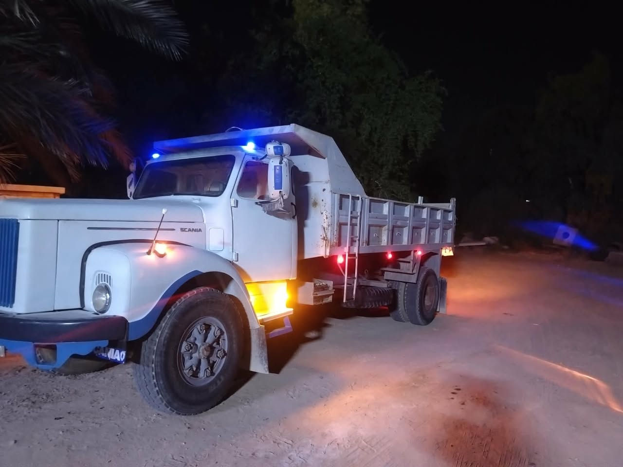 سلام عليكم اسكانيا 111 للبيع محرك 12 ونص رقم انكليزي بغداد  جاهزه للشقل اني مكلف بنشر هاذا رقم صاحب السياره ***********
