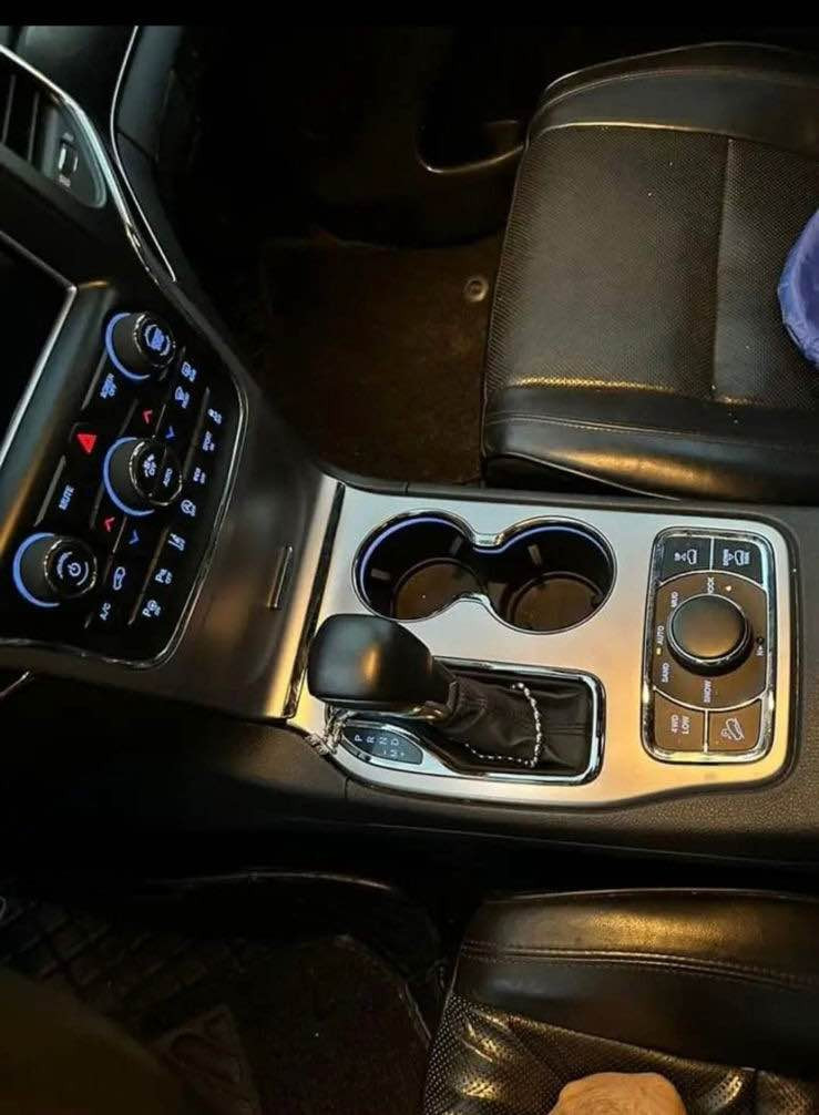 جێب گراند شیرۆكی  overland 2018 
كلین تایتل دەعامی بۆ دەعامی بەشەرت
قەپات مواسەفاتە 
گێر و مەكینەو هەموو شتێكی بەشەرت
رادارە 
كوشن خەزن
كوشنی پێشەوە سارد و گەرم
كوشنی دواوە گەرم
جەگە
پانۆراما
كوشن جلد 
62 مايل رۆشتوە 
سعیری 283 وەرەقە و مەجال 
*********** Singapore
