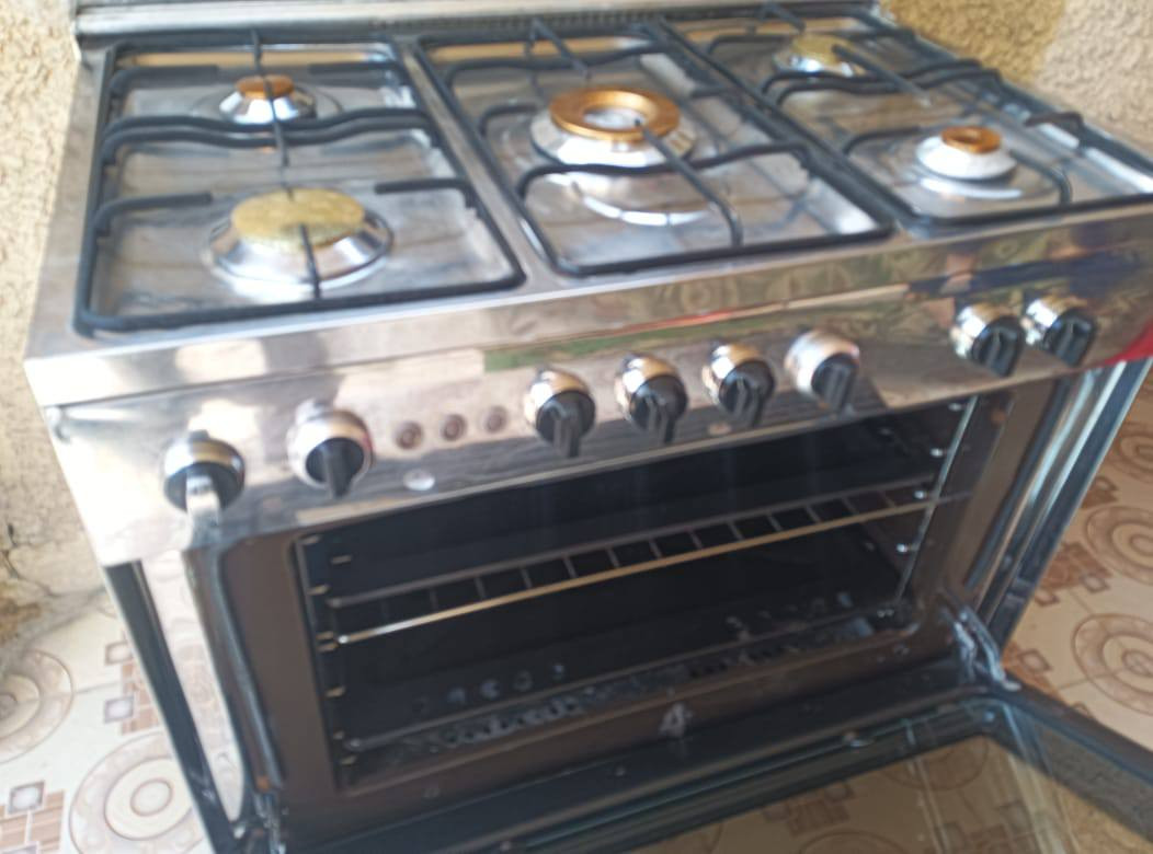 طباخ فريش مصري باب اول نضافة مئة بالمئة على فحص كلة شغال وبي ضمان شهر اي شي بي يرجع سعر 230وبي مجال لشراي يتصل ***********حلة حي المهندسين @إشارة
