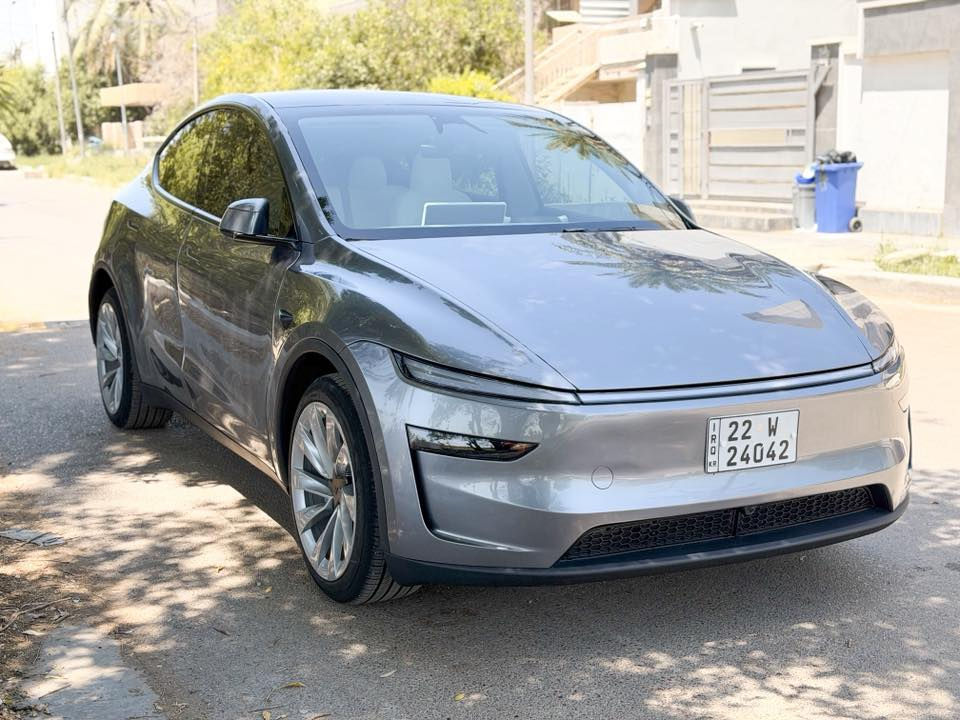 Tesla Model Y 2026 - Juniper
الشكل الجديد كلياً 

سنكل موتور - لونك رينج
الشحنة الوحدة ٦٠٠ كم تقريباً

العداد: 4.000Mile فقط زيرو

المواصفات:-
داخل جلد أبيض
المقاعد ( تدفئة + تبريد )
كامرة أمامية
شاشة خلفية 
أنارة محيطية
والمواصفات الباقية الاعتيادية 

الحادث:-
ست قطع صبغ وصور الحادث مرفقة
أيرباك سستم وشغال بالكامل
بدون دواخل

- وياها باج تضليل رسمي من مرور أربيل باقي بي مدة سنة

السعر 26.900$ فقط
موقع السيارة بغداد الاعظمية
***********

