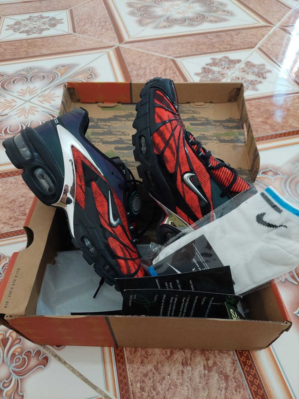 Nike Air Max Tailwind 5
القطعه مفووله قياس 43 السعر  مذكور هو والتفاصيل بلفيدو   توصيل  جميع  المحافضات6الف  موجود وهاي رقمي***********
