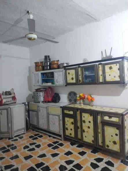 السلام عليكم بيت مساحه 100م بشارع الحسينيه مال بيت جليب صب واصل بلبااب والكهرباء خطين من الانوار ومن النفط والابي مال المي بالباب يتكون من غرفتين وحده فوك 4/5 والثانيه جوه 4/5 واستقبال وهول ومطبخ وصحيات داخليه وخارجيه معروض ب30 وبي مجال هذا رقمي ***********
