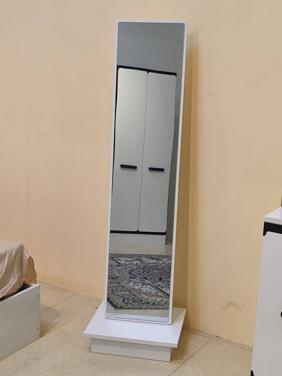 غرفة نوم نورين ابواب 9 قطع شبابية معمل اصلي درجة اولى📢
نفس الصورة بالضبط💯
ابواب الوسط المنيوم 
انارة لد بالكنتور 
برغي وجوي حديد
سرير جك خزان 
نرمايد هيدروليك 
سكك ثلاث مراحل  
متوفرة بلون كريمي
كنتور 6 باب قياس 225سم✅
ملحق كنتور 2 باب 75سم✅
سرير عدد 3... 90*200✅
كومديات عدد 2✅
ميز تواليت✅
مراة قيافه✅

العنوان تكريت شارع الزهور مقابل شركه الهمام معرض السند
الاستفسار أكثر يرجى مراسله الصفحه او الاتصال بالأرقام التاليه
***********
***********
