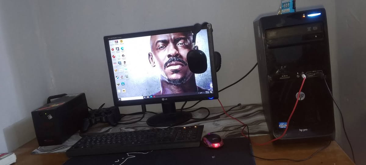 هذا رقمي على الواتساب ***********
حاسبة للبيع الكيس من شركه hp مع شاشه Lg وماوس من شركه دل وكيبورد وسماعه p9 و يدتين وفلاش يربط بالحاسبة والموبايل تايبسي  ومواصفات الحاسبه في الصوره 
بسعر 100 الف دينار وبيه مجال للشراي

