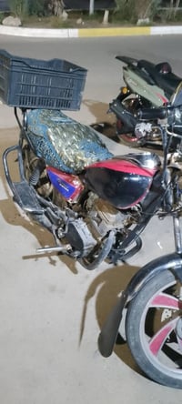 فراشة • بدون اوراق • قفل